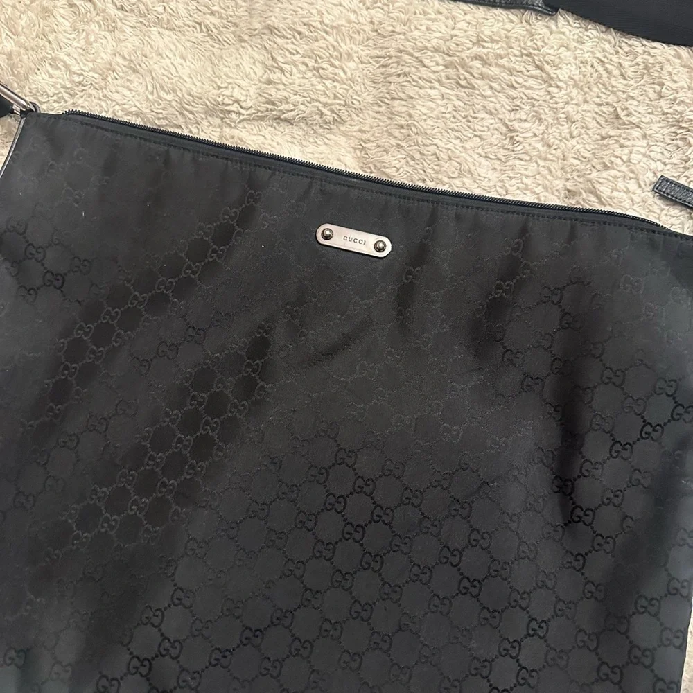 Gucci Black GG Canvas Messenger Laptop Bag – Authentic – Like New